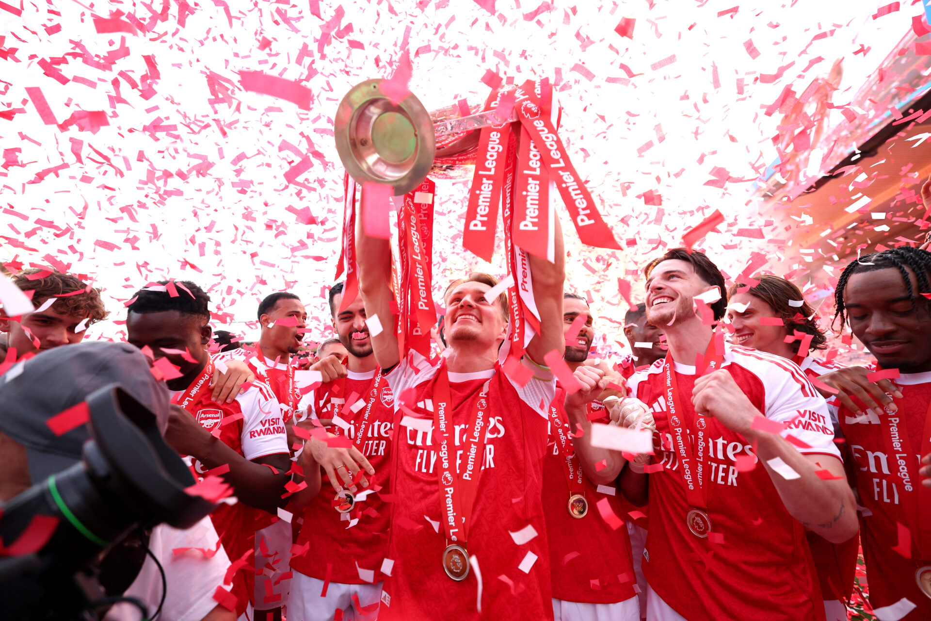 Trophy lift — wide shot